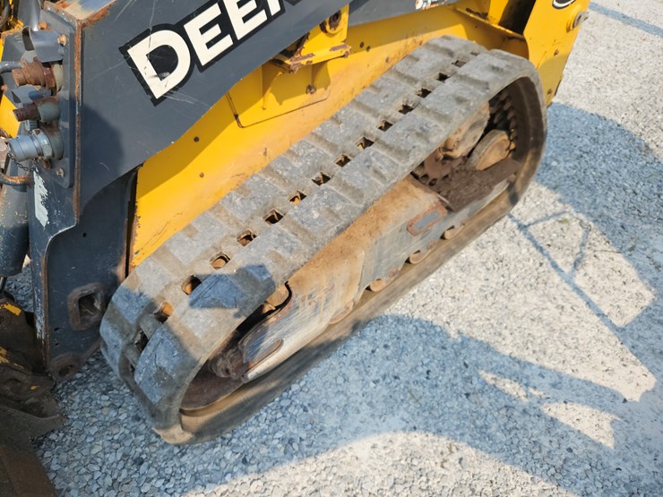 2020-deere-317g-image-14