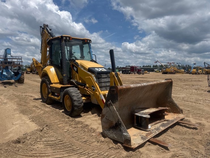 2019-caterpillar-440-image-4