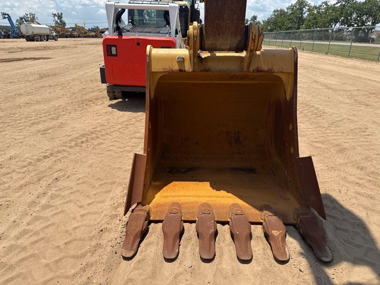 2019-caterpillar-326fl-image-25