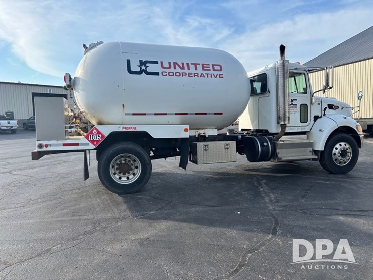 2013-peterbilt-337-image-14