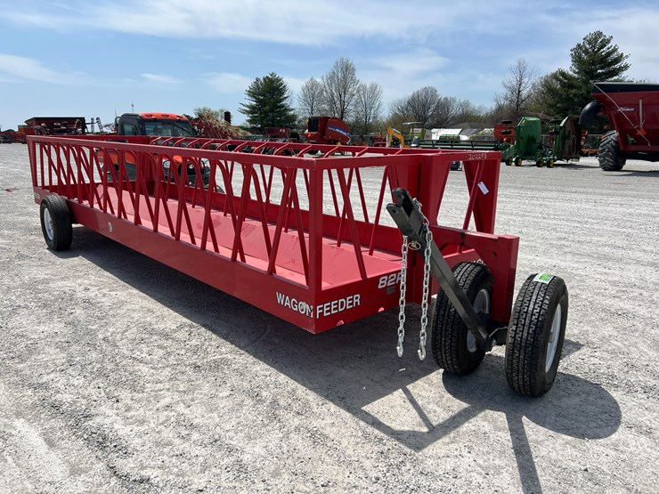 #202293-•-industrias-america-82r-hay-feeder-image-1