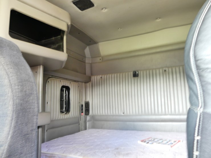 2012-kenworth-t660-image-13