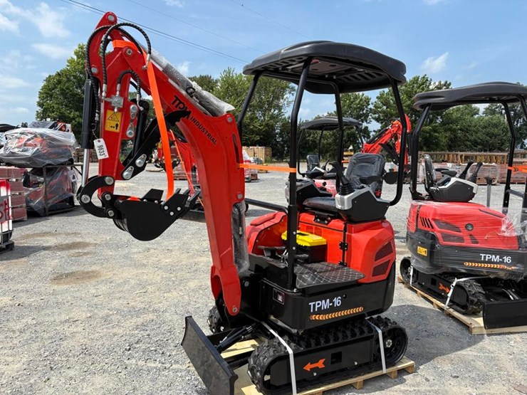 tpm-16-mini-excavator-image-2