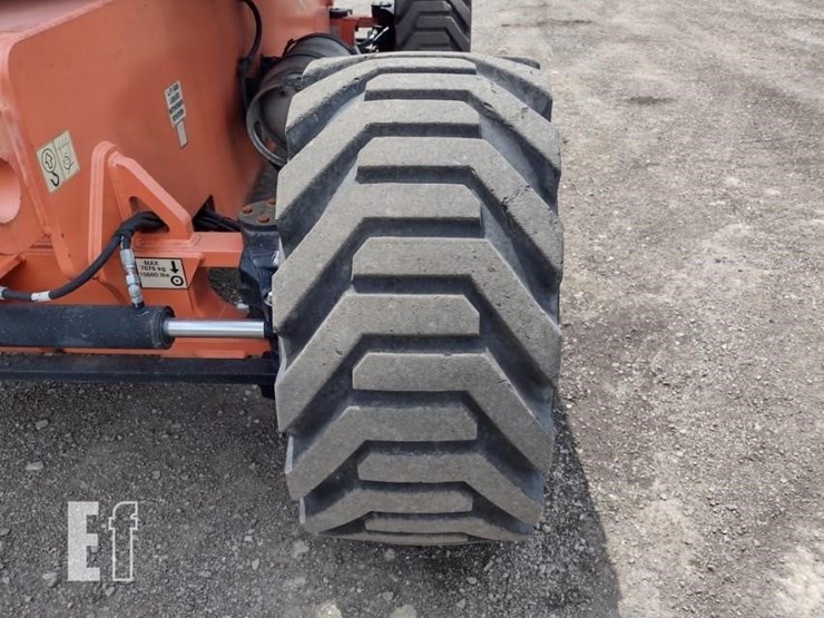 2015-jlg-740aj-image-16