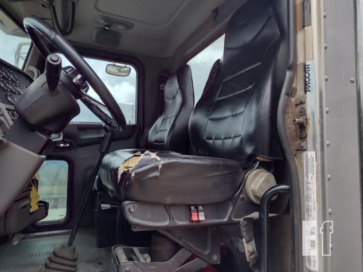 2011-peterbilt-388-image-15