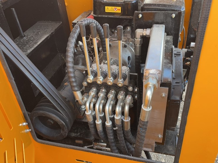 #2015-•-2025-sk-ssj430j-track-jaw-crusher-image-6