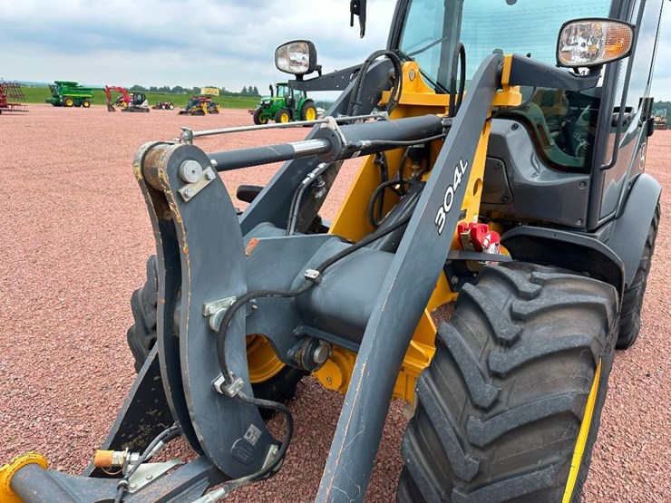 2017-deere-304l-image-35