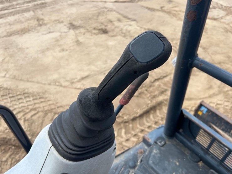 2015-deere-35g-image-31