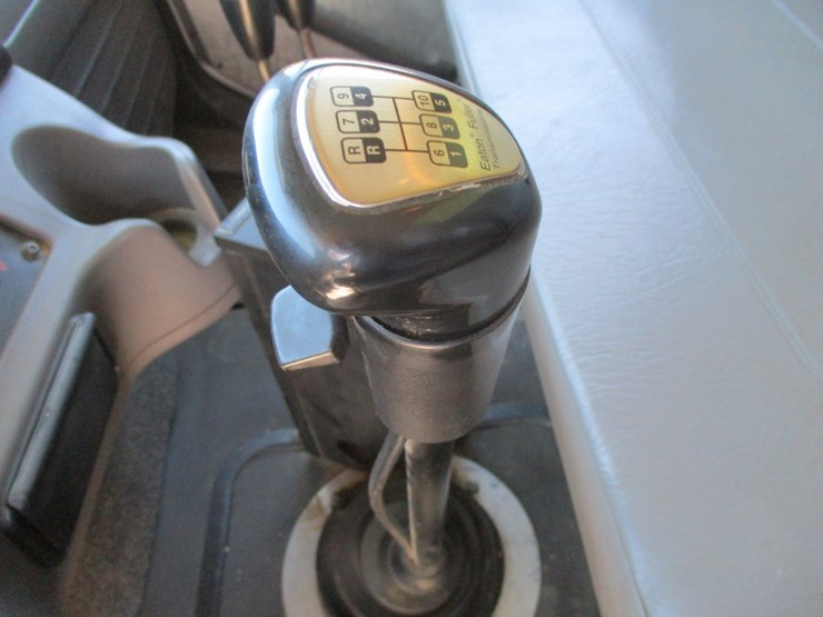 2014-freightliner-114sd-image-12