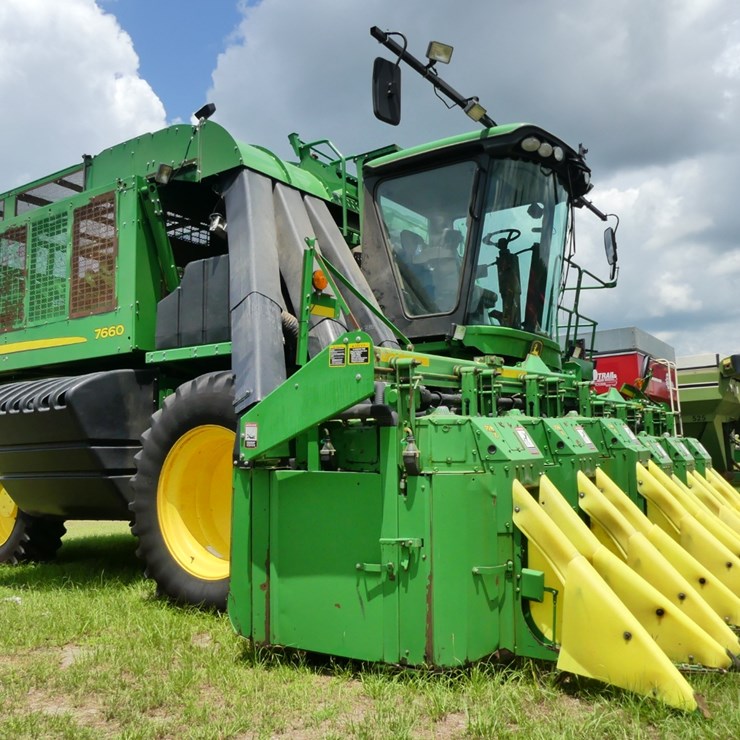 2011 JOHN DEERE 7660