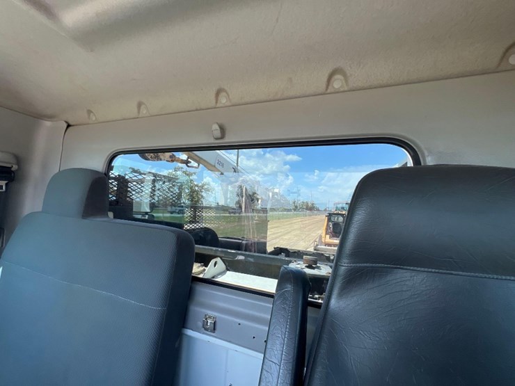 2018-hino-258-image-36