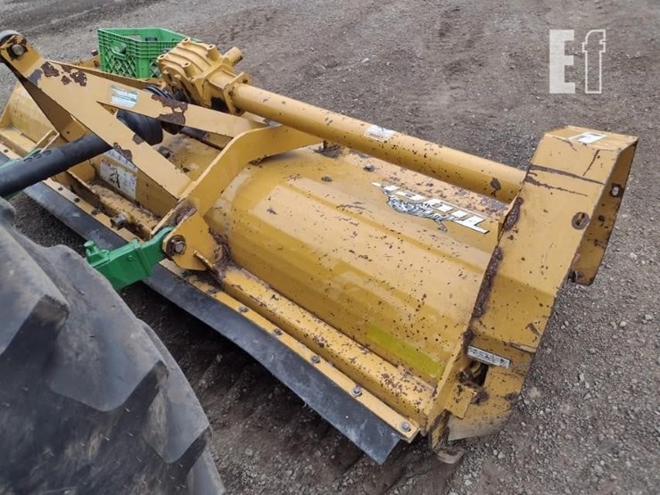 2015-john-deere-6105d-image-42