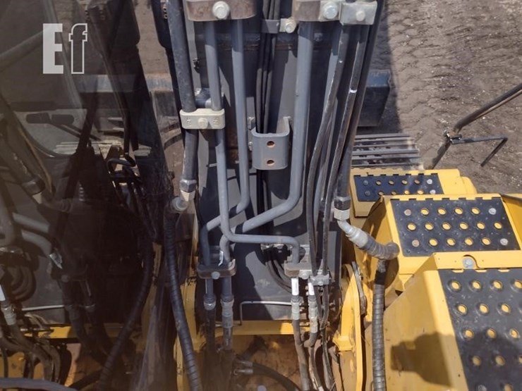 2020-deere-130g-image-46