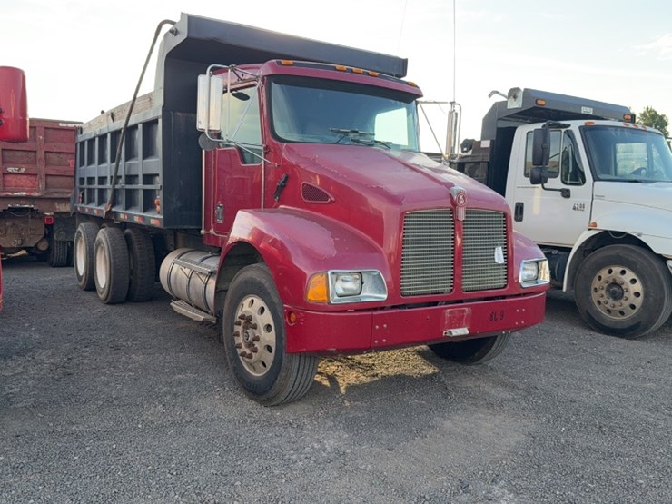 2000-kenworth-t300-image-3