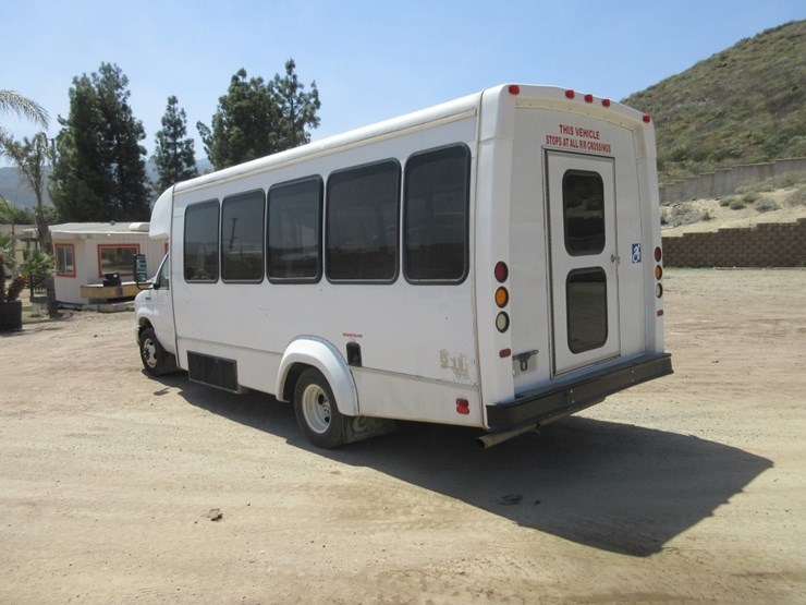 2011-ford-e450-sd-image-2