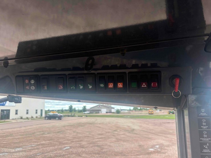 deere-204l-image-24