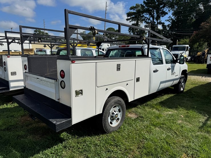 2011-chevrolet-silverado-2500-image-3