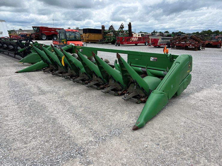 2008-john-deere-608c-image-1