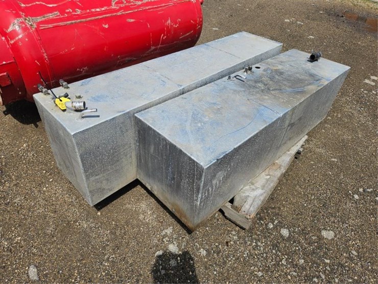 #2571-•-pallet-of-aluminum-fuel-tanks-image-1