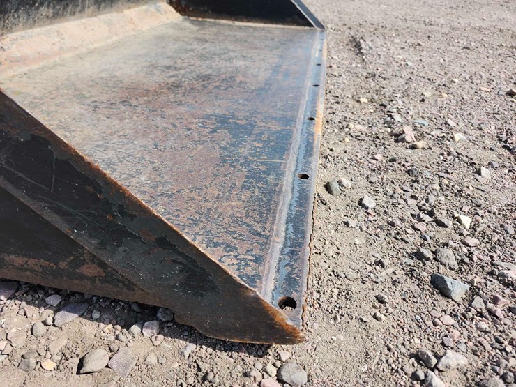 skid-steer-bucket-image-5