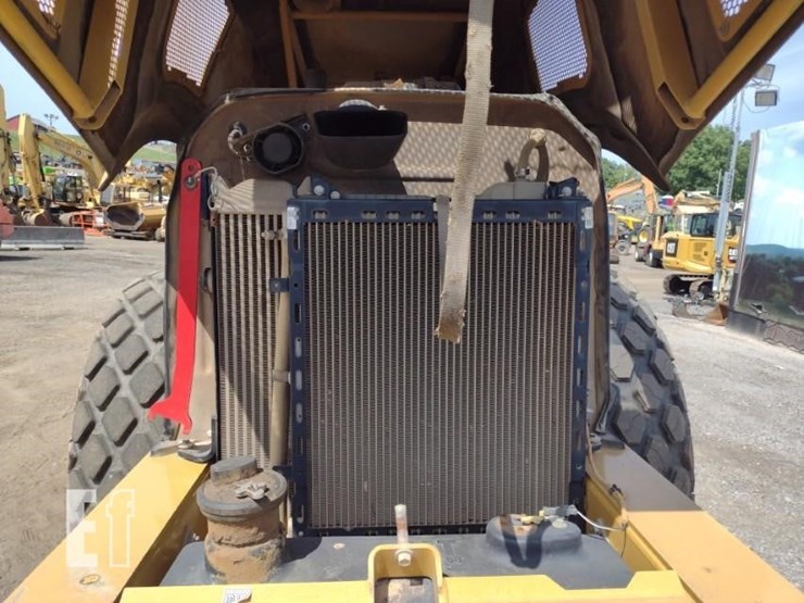 2015-caterpillar-cs56b-image-30