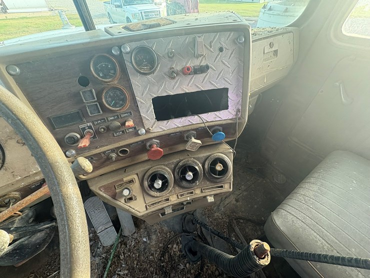 1982-mack-r686-image-55