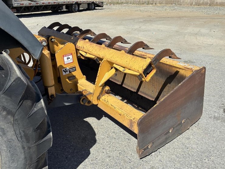 2015-deere-210k-ep-image-9
