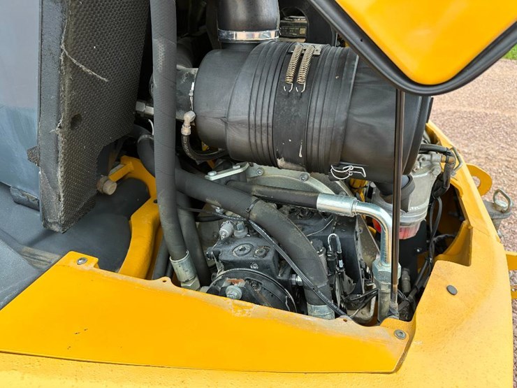 2019-deere-244l-image-43