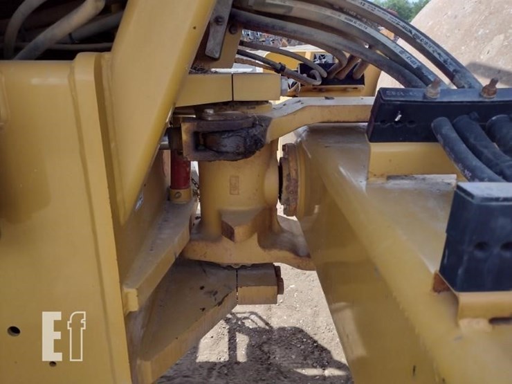2015-caterpillar-cs56b-image-24