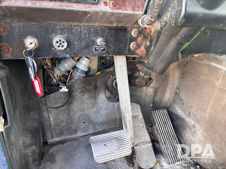 2002-ihc-9400i-day-cab-truck-(gp10940,-unit-109996)-image-76