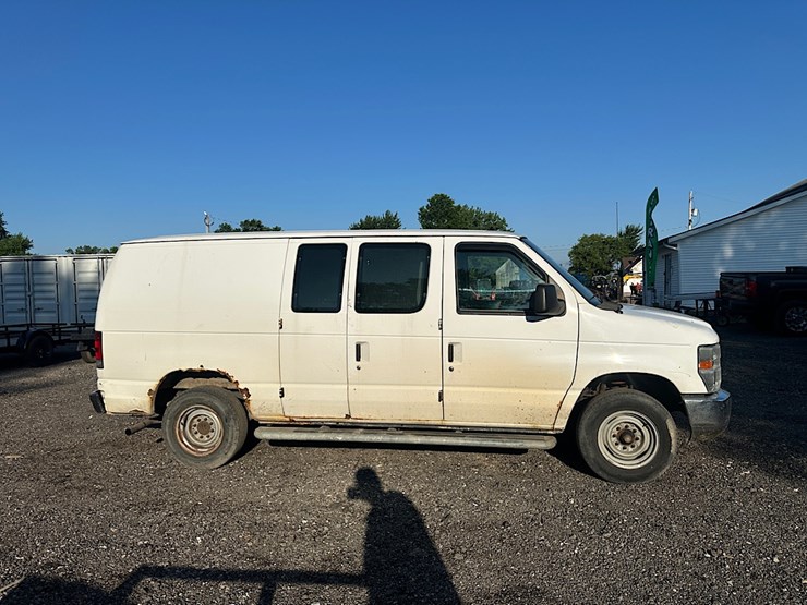 2013-ford-e250-image-4
