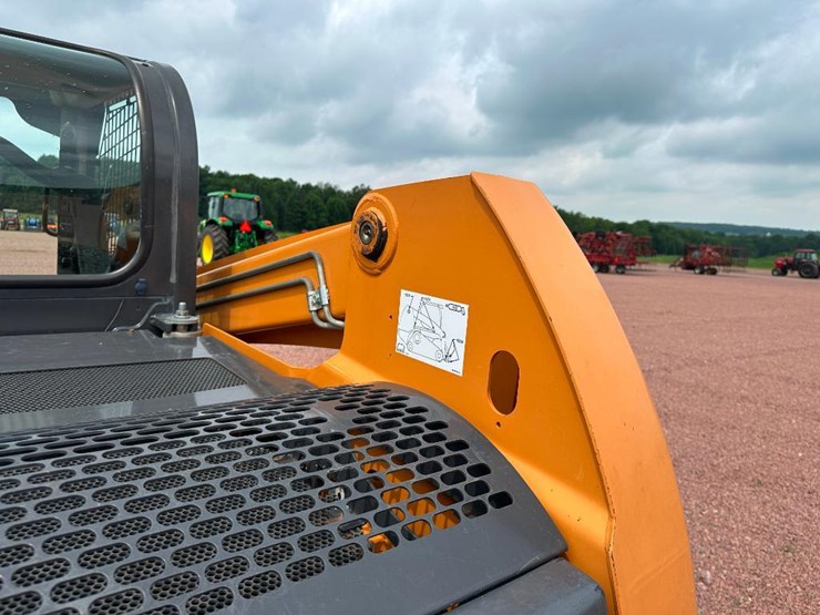 2011-case-tr320-image-30