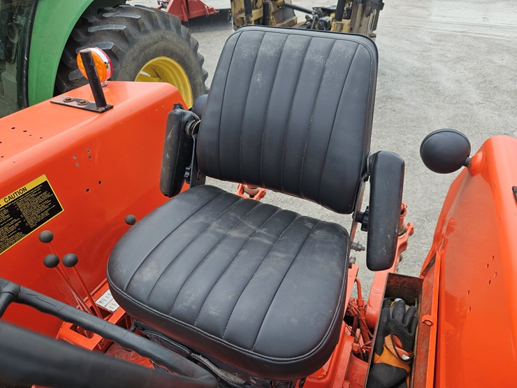 #201998-•-allis-chalmers-180-tractor-image-6
