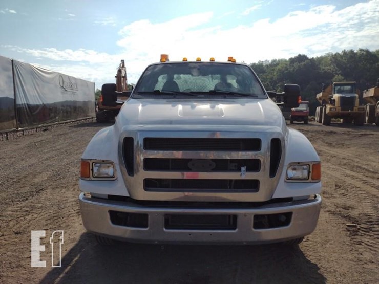 2013-ford-f650-xlt-image-31