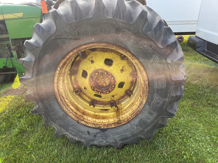 john-deere-2440-image-27