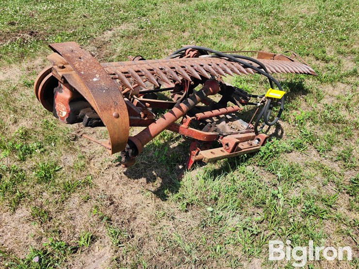 mccormick-international-2-pt-sickle-mower-image-3