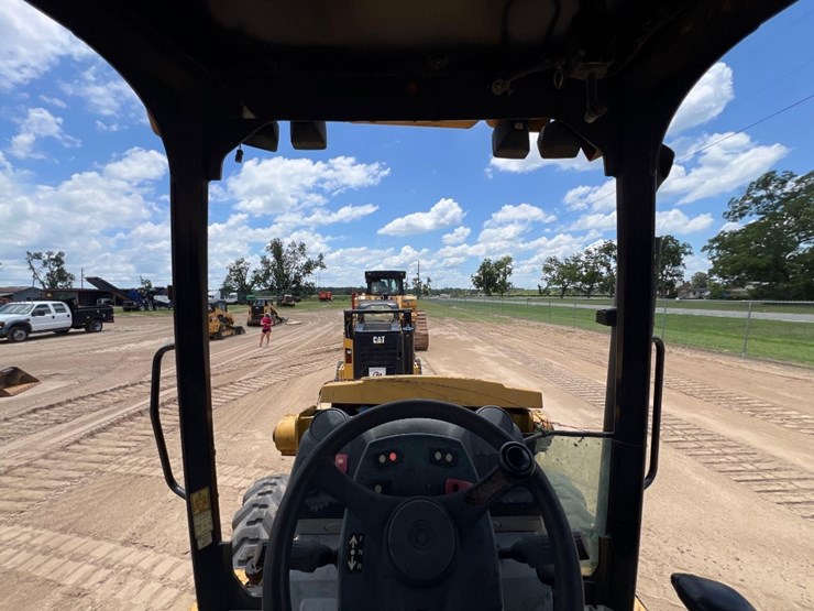 2013-caterpillar-420f-image-48