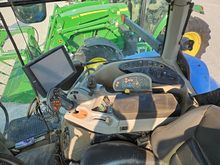 2015-new-holland-t8.410-image-9