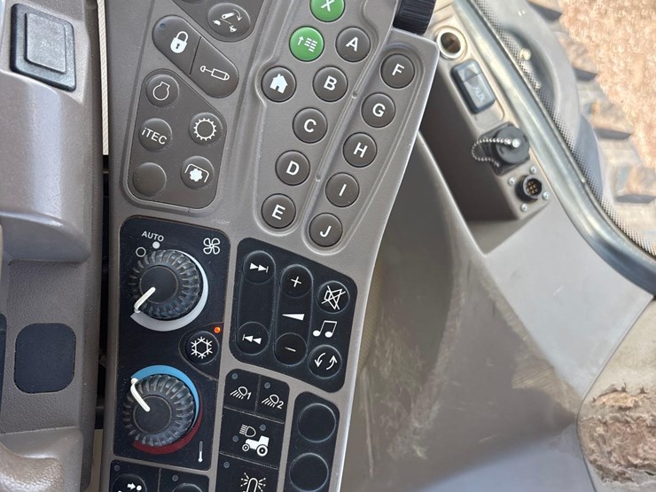 2012-john-deere-8335rt-image-41