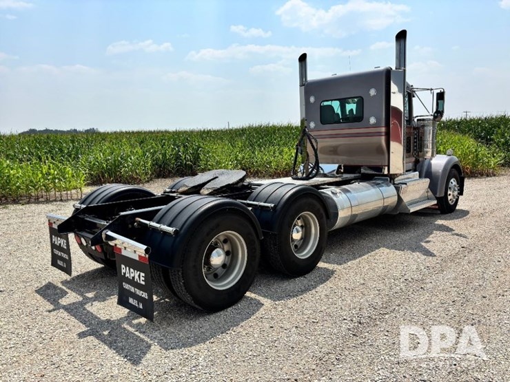 2014-kenworth-w900-image-12