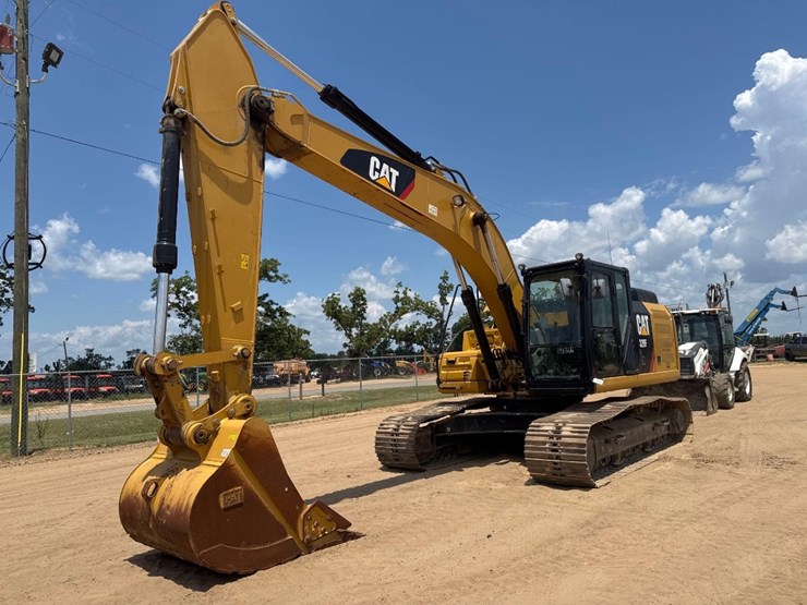 2019-caterpillar-326fl-image-2