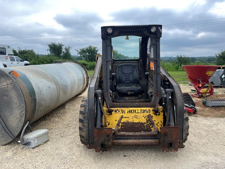 new-holland-l215-image-2