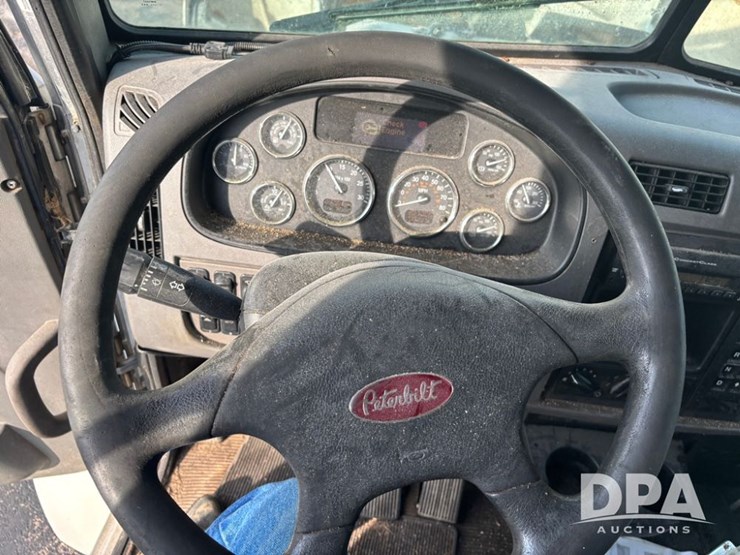 2013-peterbilt-337-image-64
