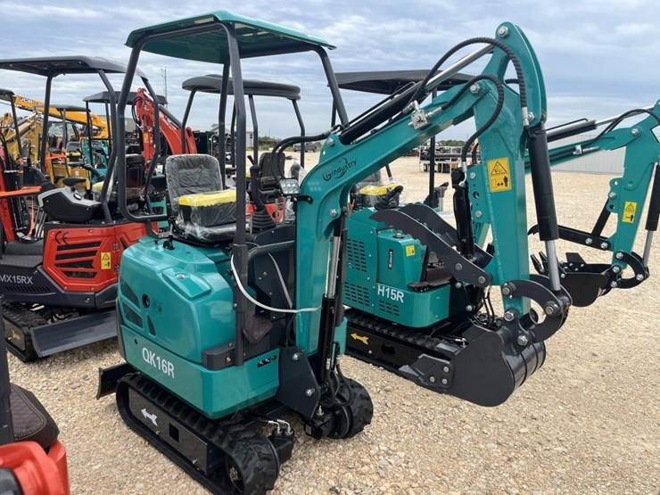 cfg-qk16r-mini-excavator-image-2