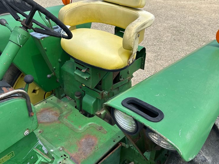 john-deere-3020-image-13