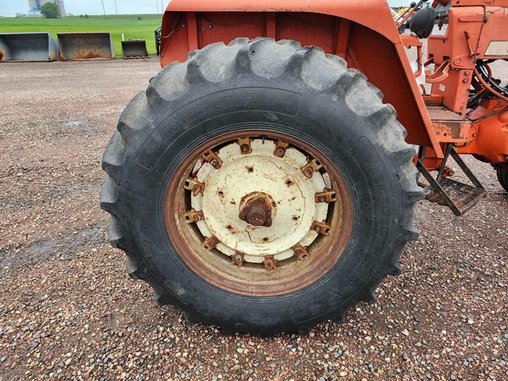 allis-chalmers-190-tractor-image-14