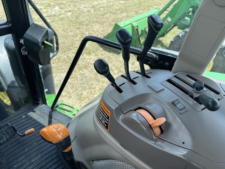 2020-john-deere-6105e-image-13
