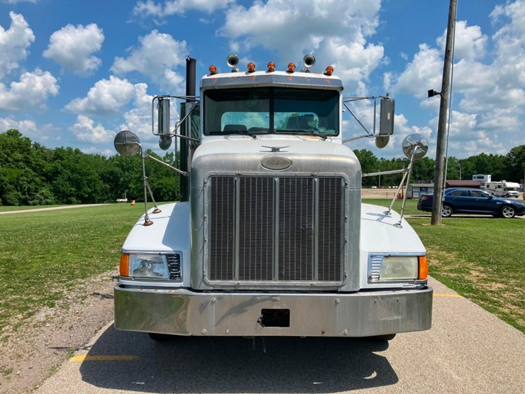 1999-peterbilt-377-image-2