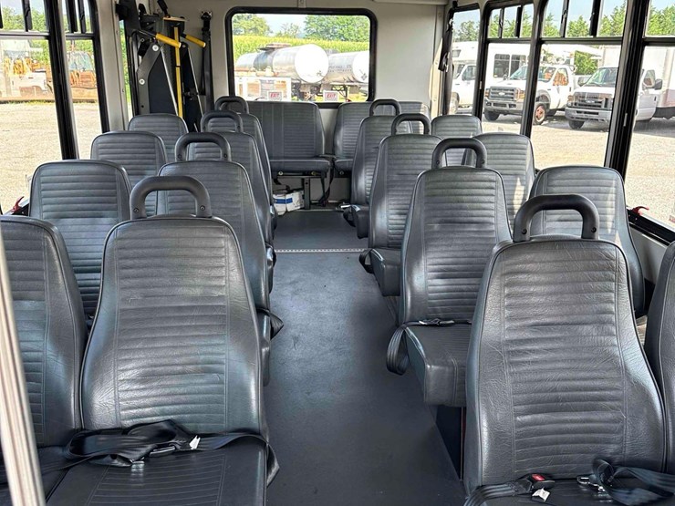 2017-ford-e450-image-31