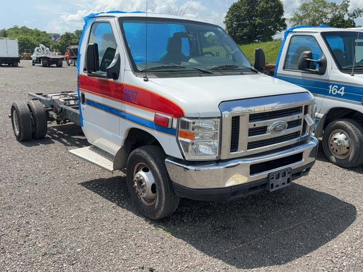 2014-ford-e450-image-3